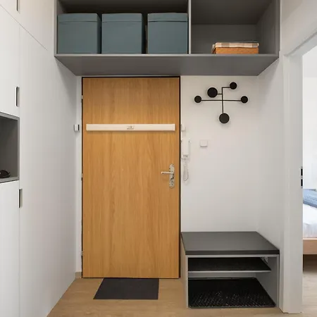 شقة Cozy Near Parks In Zizkov By Days براغ