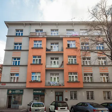 Cozy Near Parks In Zizkov By Days * プラハ